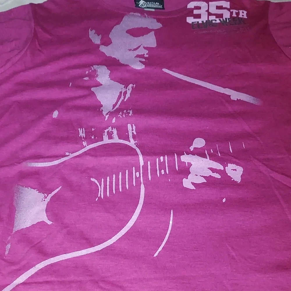 Graceland  Elvis 2012 35th Anniversary tee shirt NWOT - Picture 6 of 6